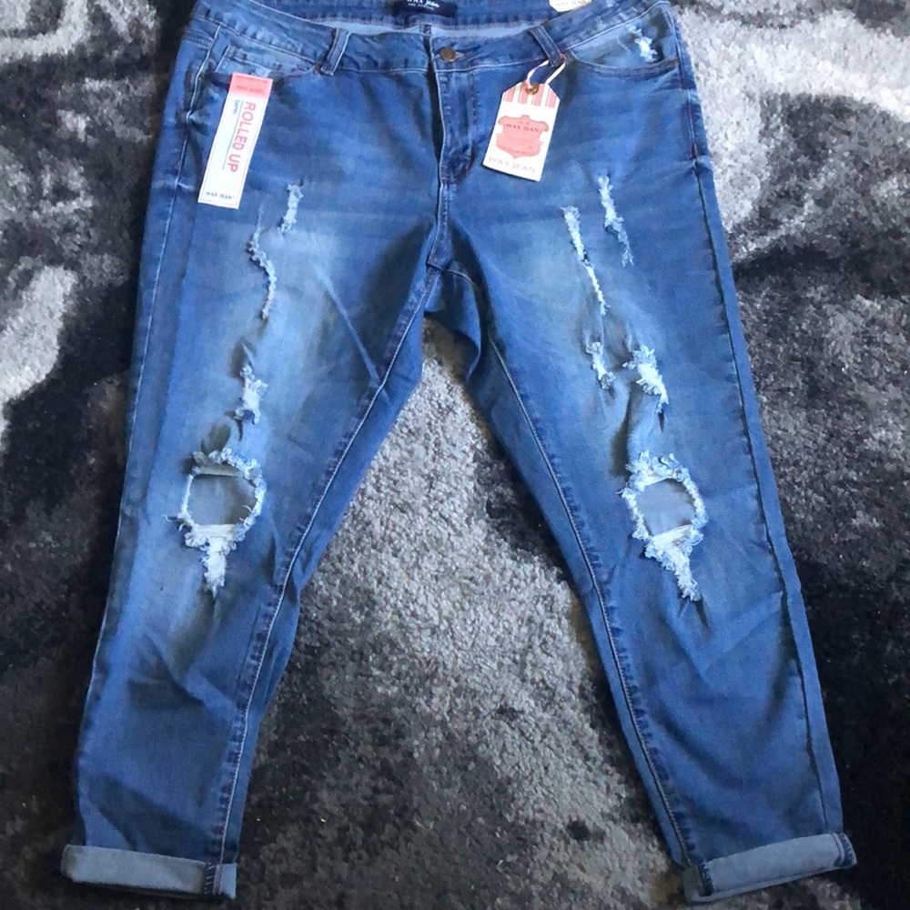 🆕 Wax Jeans distressed Capri denim
